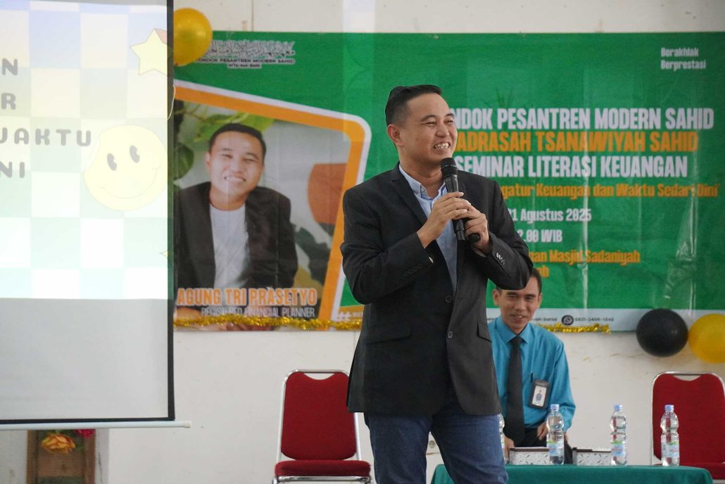 Seminar Literasi Keuangan MTs Sahid